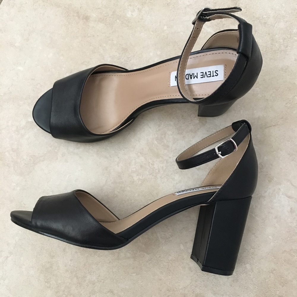SALE! New Steve Madden Black block heels. Size 8.5